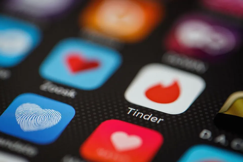 Online Dating Hinge vs Tinder: How to Choose & Which is Better?