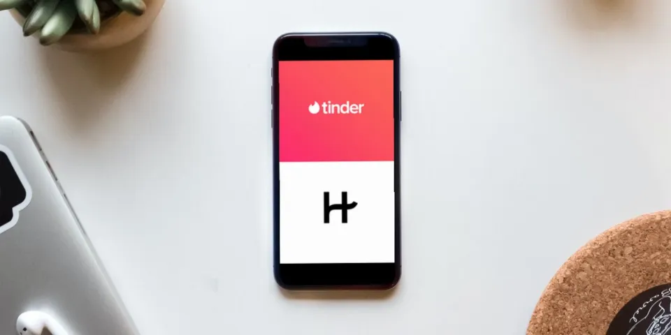 Online Dating Hinge vs Tinder: How to Choose & Which is Better?